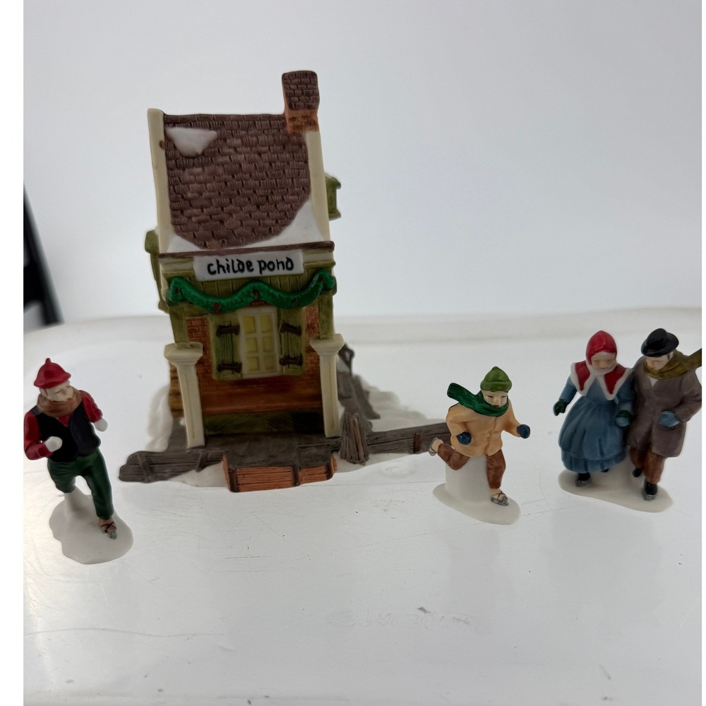 Dept 56 Dickens Village Childe Pond and Skaters Set #5903-0 Porcelain Accessory